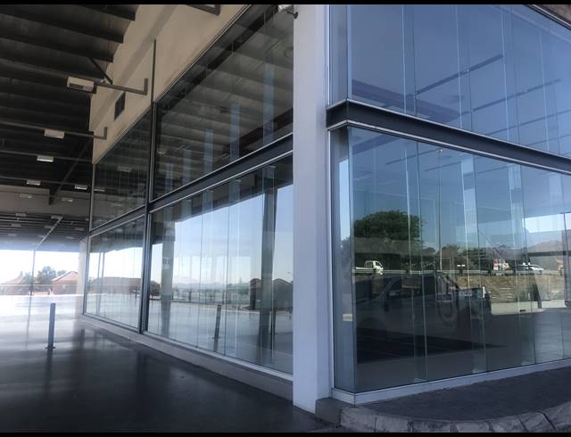 3,050M² SHOWROOM TO LET IN WATERVAL EAST